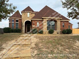 1038 Greenbriar Tr in Cedar Hill, TX - Building Photo