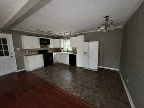 3936 Grant Ave in Groves, TX - Building Photo - Building Photo