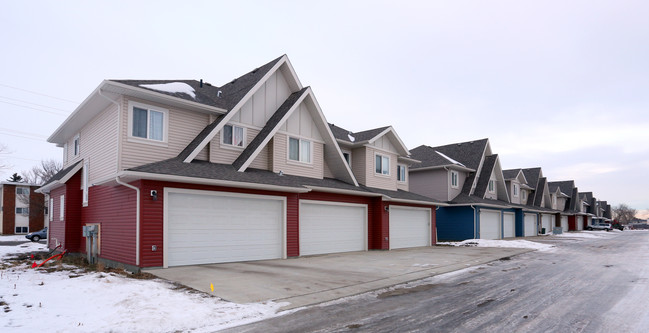 BW Park Townhomes in Edmonton, AB - Building Photo - Building Photo