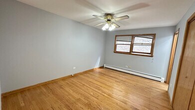 5128 N Long Ave, Unit 1 in Chicago, IL - Foto de edificio - Building Photo
