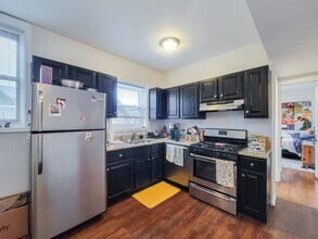 3706 N Sheffield Ave, Unit 3712-204 in Chicago, IL - Building Photo - Building Photo