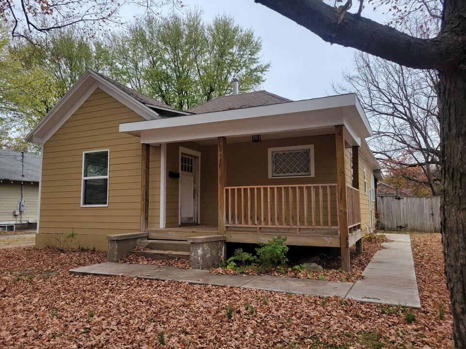 1330 N Grant Ave in Springfield, MO - Building Photo