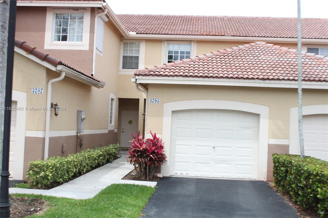 3705 San Simeon Cir in Weston, FL - Building Photo