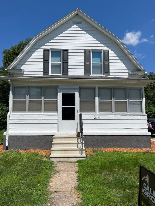 214 Reber Ave in Waterloo, IA - Building Photo