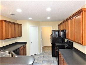 818 La Sierra Ct in Crowley, TX - Foto de edificio - Building Photo