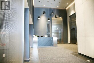 28 Wellesley St E in Toronto, ON - Building Photo - Building Photo