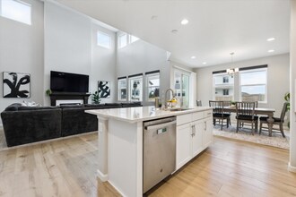 6374 Medera Wy in Castle Pines, CO - Foto de edificio - Building Photo