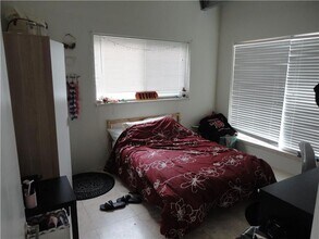 210 E 32nd St in Austin, TX - Building Photo - Building Photo