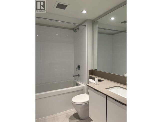 6638 Dunblane Ave in Burnaby, BC - Building Photo - Building Photo