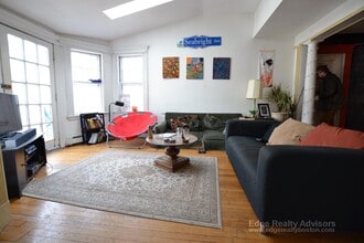 8 Selkirk Rd, Unit 3 in Boston, MA - Foto de edificio - Building Photo
