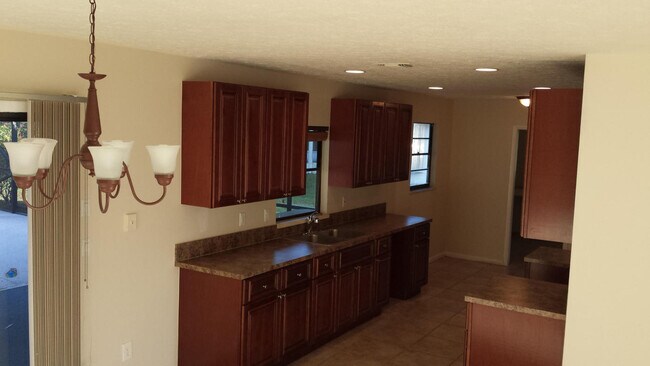 1517 SE Crown St in Port St. Lucie, FL - Building Photo - Building Photo