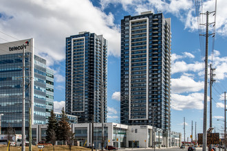 Centro Square Condos in Vaughan, ON - Building Photo - Building Photo