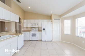 8211 Westmont Terrace Dr in Lakeland, FL - Building Photo - Building Photo