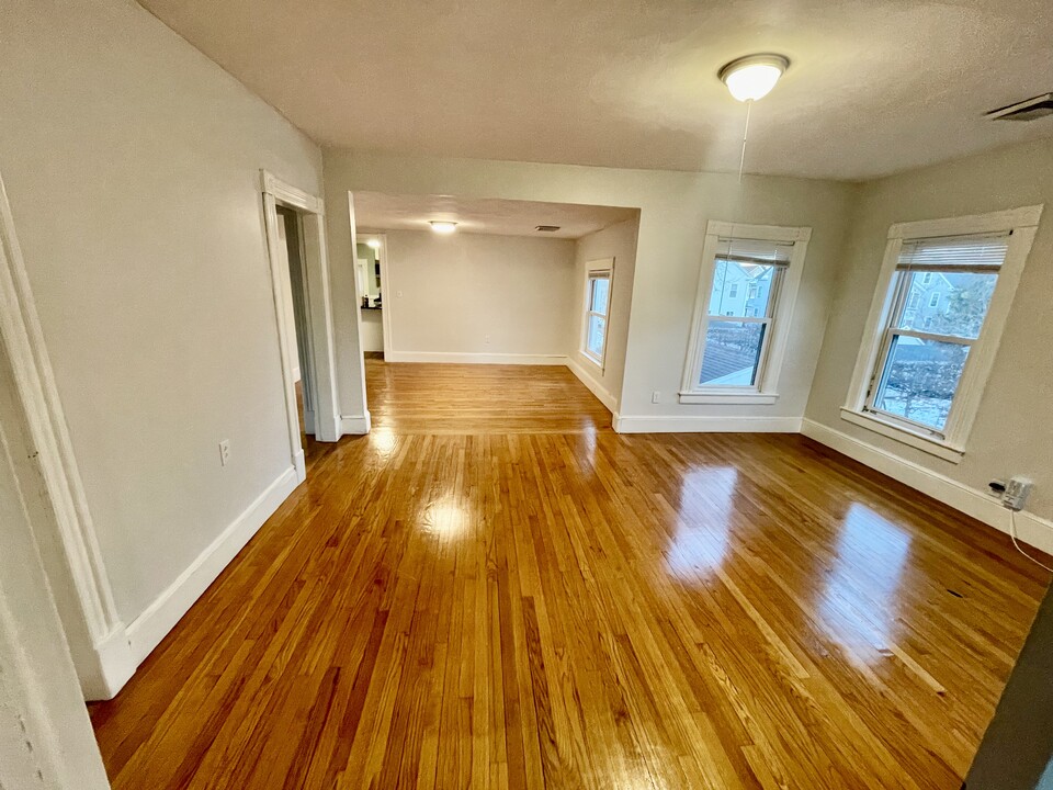 91 Orange St in Westfield, MA - Building Photo