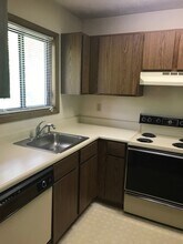 581 Courtwood Ln in Hendersonville, NC - Building Photo - Building Photo