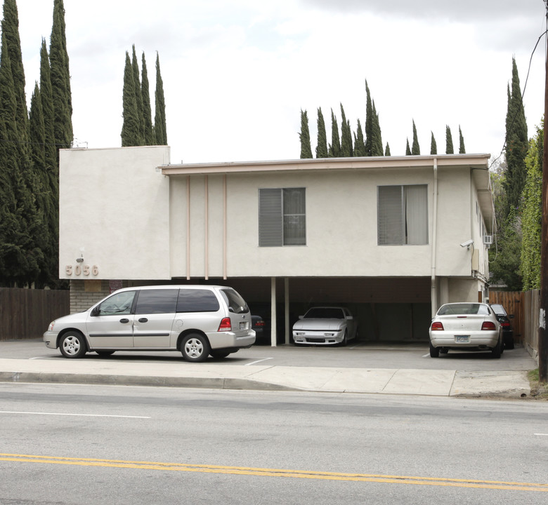 5056 Whitsett Ave in North Hollywood, CA - Foto de edificio