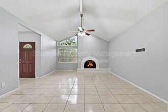 4702 N Cashel Cir in Houston, TX - Foto de edificio - Building Photo