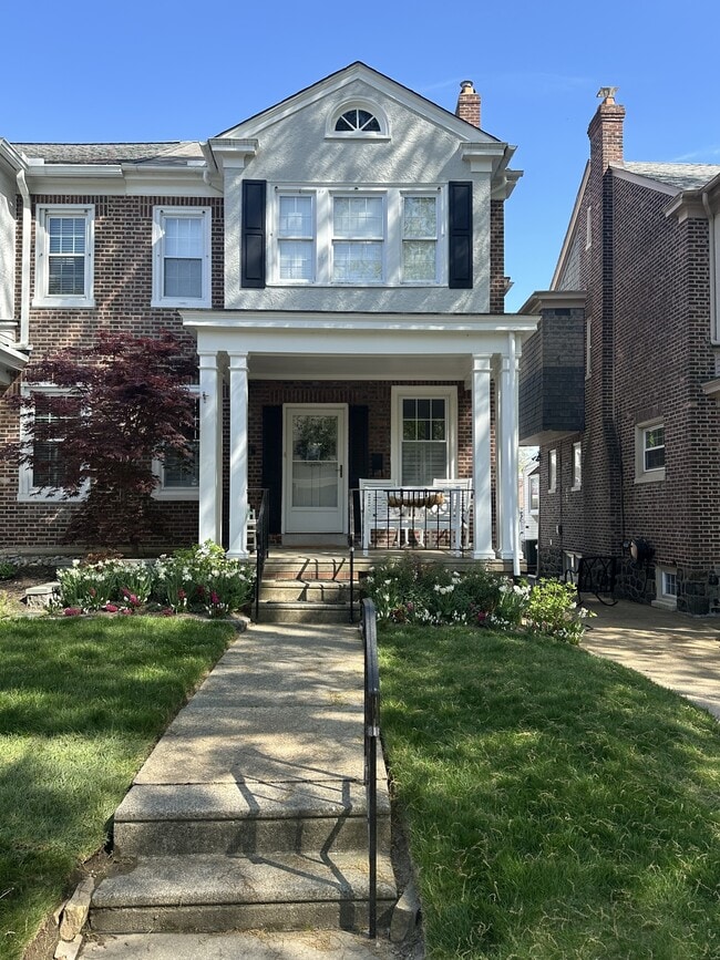 property at 1416 N Grant Ave