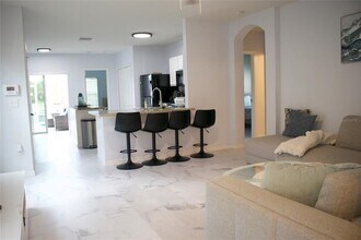 12107 Barnsley Reserve Pl in Gibsonton, FL - Building Photo - Building Photo