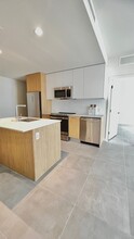 73 NW 30th St, Unit B2 in Miami, FL - Foto de edificio - Building Photo