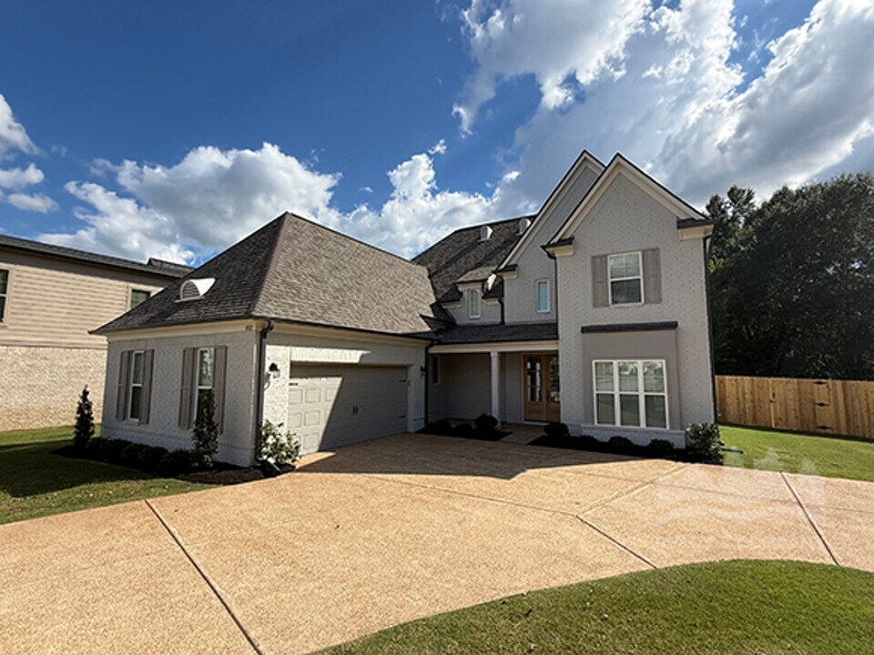 8021 Christian Ct in Olive Branch, MS - Foto de edificio