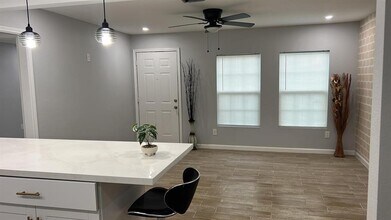 8226 Darlington Dr in Houston, TX - Building Photo - Building Photo