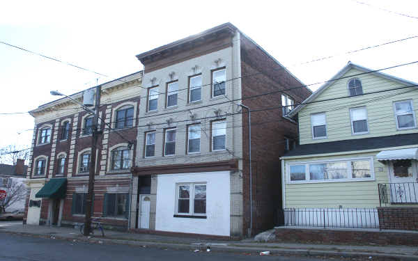 6 Washington St in Montclair, NJ - Building Photo