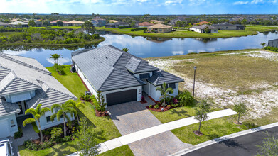 12417 SW Sunrise Lk Ter in Port St. Lucie, FL - Building Photo - Building Photo