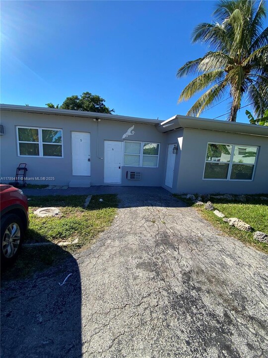 1293 NE 109th St in Miami, FL - Building Photo