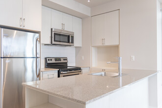 Skyrise Rentals in Mississauga, ON - Building Photo - Interior Photo