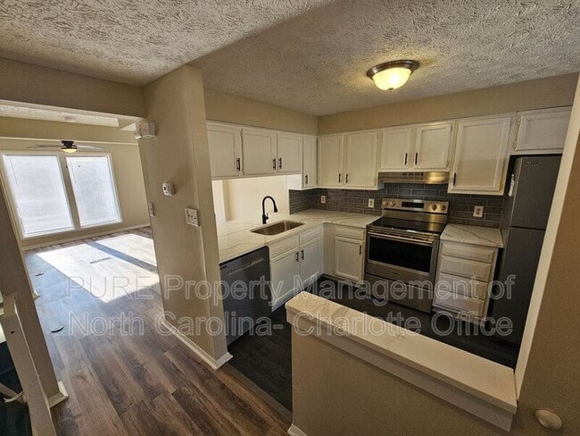 9445 Lexington Cir in Charlotte, NC - Building Photo - Building Photo