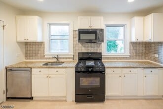 34 Fairview Pl in Bloomfield, NJ - Building Photo - Building Photo