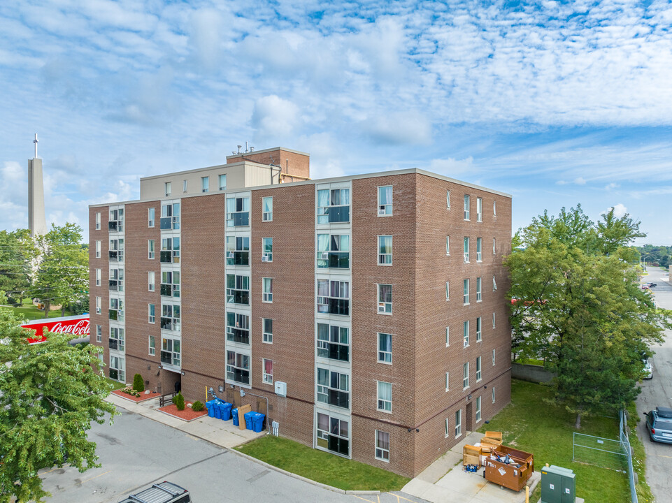 Vodden Apartments in Brampton, ON - Building Photo