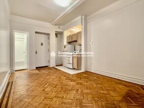 936 W End Ave in New York, NY - Building Photo - Building Photo