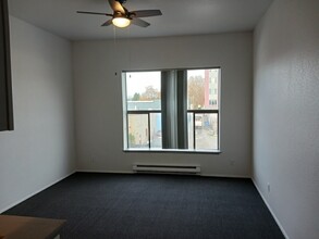 922 S 3rd St, Unit 3 in Renton, WA - Foto de edificio - Building Photo