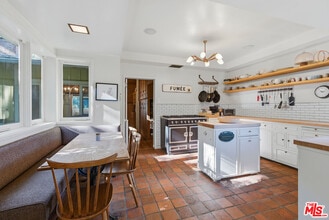 2049 Oakstone Way in Los Angeles, CA - Building Photo - Building Photo