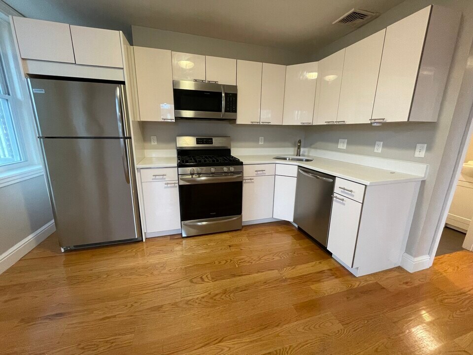 124 Berkshire St in Cambridge, MA - Building Photo