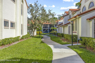 1141 Country Club Dr-Unit -1012 in Titusville, FL - Foto de edificio - Building Photo