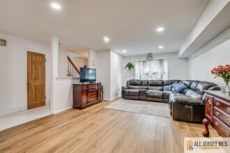 7402 Hana Rd in Edison, NJ - Building Photo - Building Photo