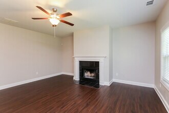 5941 Apple Grove Rd NE in Buford, GA - Building Photo - Building Photo