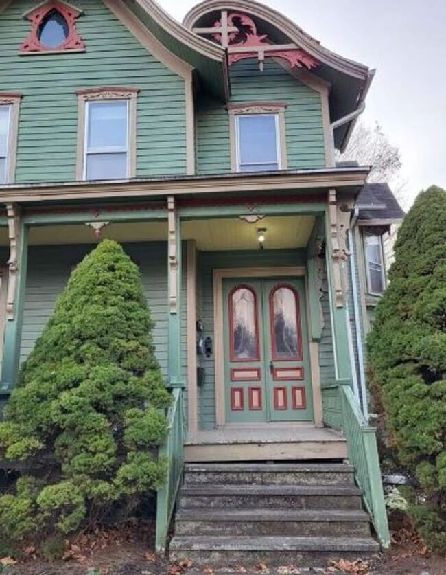 410 Maple Ave in Elmira, NY - Building Photo - Building Photo