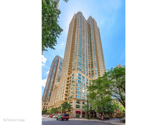 25 E Superior St, Unit 1301