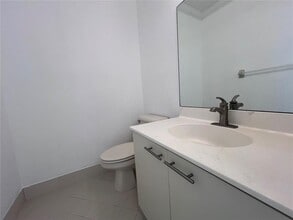 725 NW 156th Ave in Pembroke Pines, FL - Building Photo - Building Photo