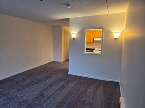 50 Webster St, Unit 213 in Weymouth, MA - Foto de edificio - Building Photo