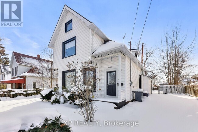 4330 Simcoe St in Niagara Falls, ON - Building Photo - Building Photo