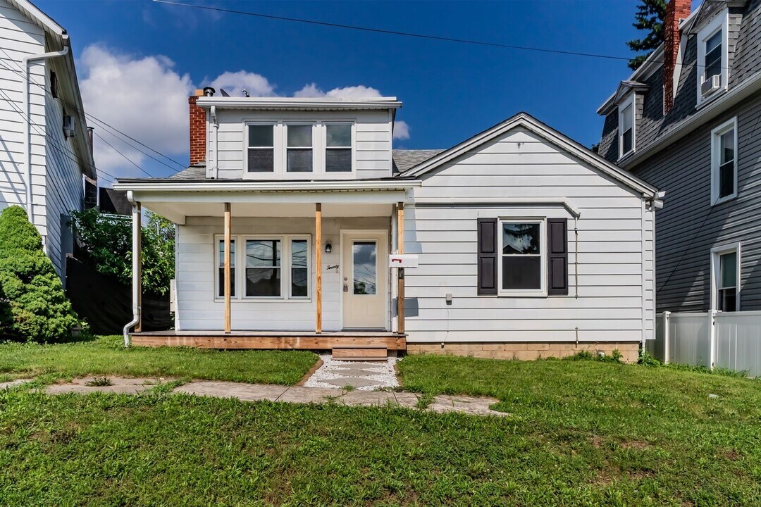 20 Laurel St in Harrisburg, PA - Building Photo