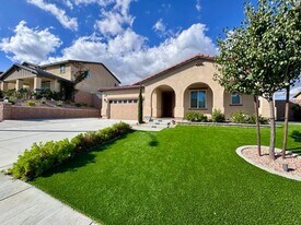 30922 Farmhouse Ct in Winchester, CA - Building Photo