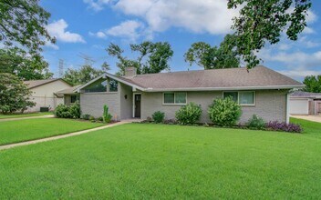 9818 Emnora Ln in Houston, TX - Building Photo - Building Photo