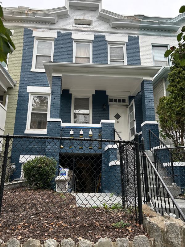 property at 1414 C St NE