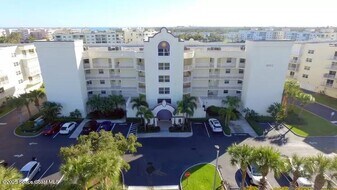 8951 Lake Dr in Cape Canaveral, FL - Building Photo